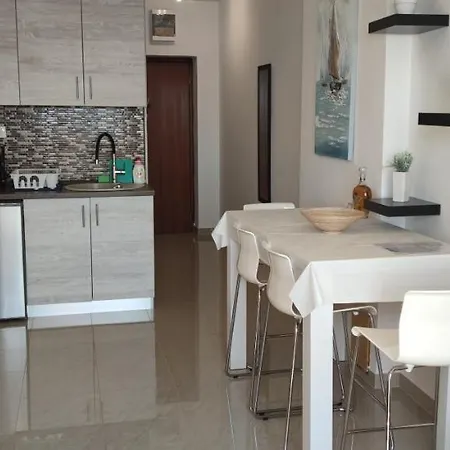 Studio Apartment Novi Vinodolski شقة *