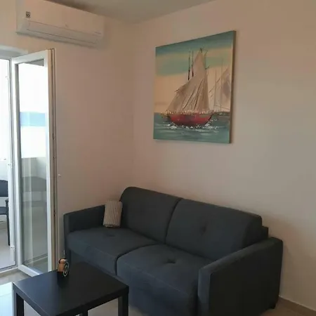 Studio Apartment Novi Vinodolski شقة نوفي فينودولسكي