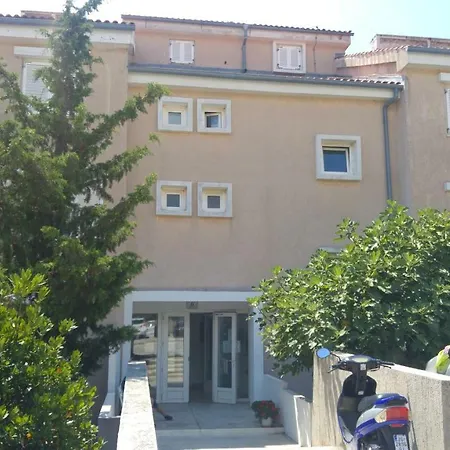 Studio Apartment Novi Vinodolski דירה